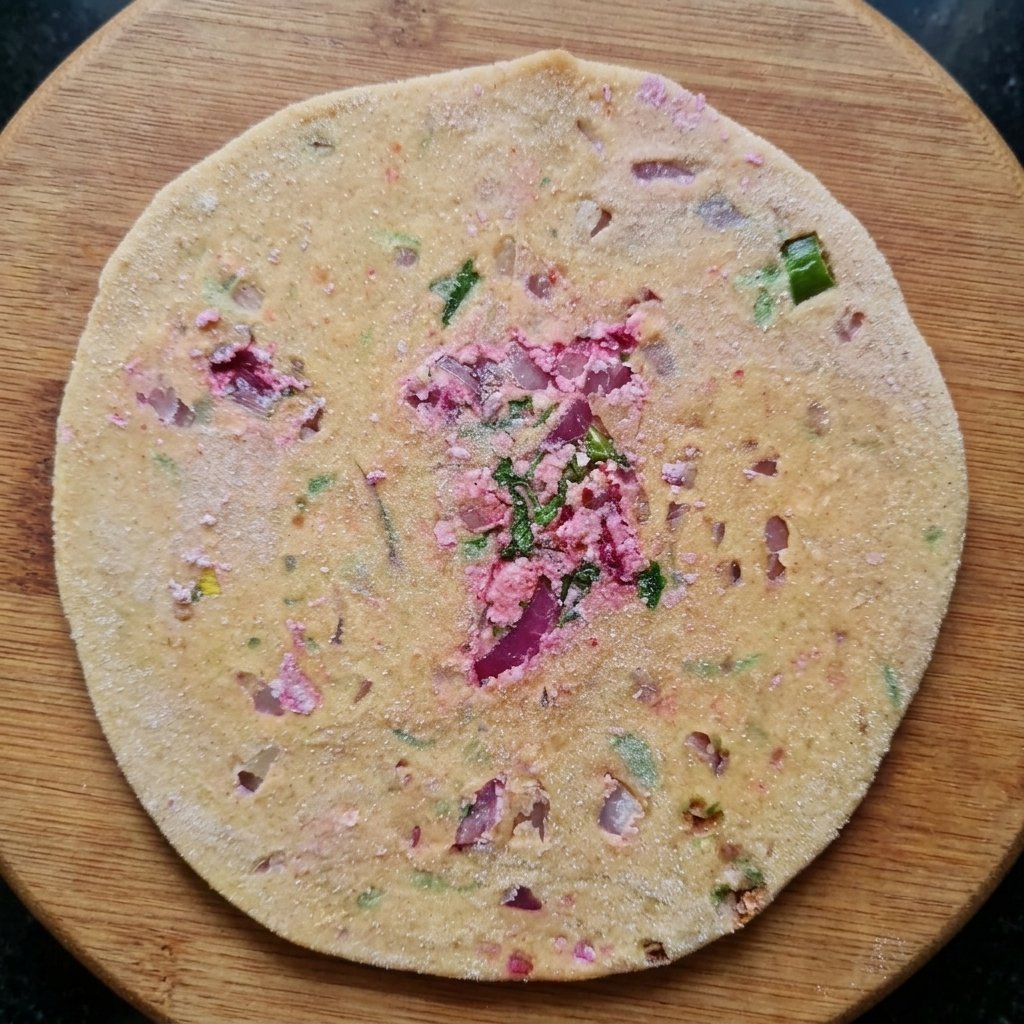 चुकंदर-पनीर पराठा | Pink Paneer Paratha — photo 4